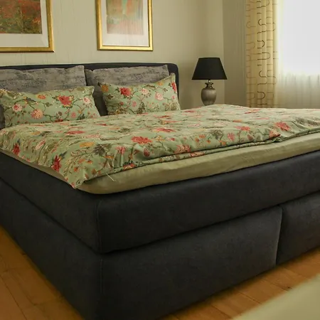 Sterzl Mit Terrasse Im *